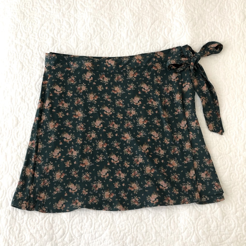 American Eagle Size Large Emerald Green Floral Wrap Skirt